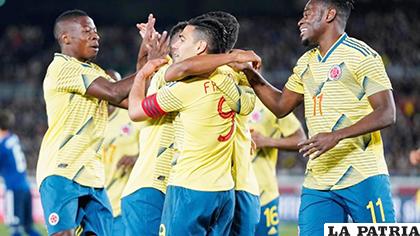 El festejo de los jugadores de la selección de Colombia tras el triunfo ante Japón/ EUROSPORT