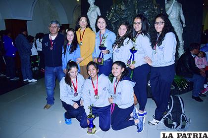 América campeón del voleibol en Primera de Honor damas / Reynaldo Bellota - LA PATRIA