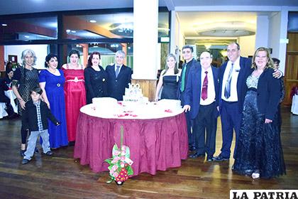 La familia Miralles celebró con mucha alegría los 100 años del periódico de los orureños