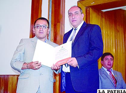 La Defensoría del Pueblo, entregó por primera vez un reconocimiento a un periódico