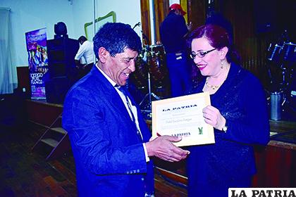 Fidel Escalera, trabajó 40 años en el periódico, en la noche de gala fue reconocido por su labor