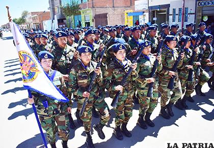Instituciones militares desfilaron con gran gallardía