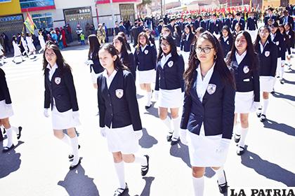 Estudiantes del colegio Anglo Americano rindieron homenaje a los héroes del Pacífico