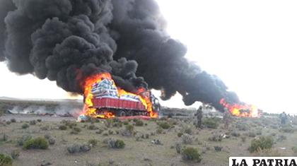 En febrero, camiones con mercadería de contrabando fueron incinerados por militares /ANF