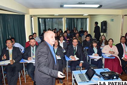 Xabier Azkargorta ponderó el trabajo de los funcionarios de Udabol Oruro / LA PATRIA