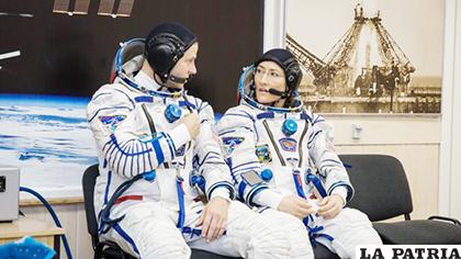 Los astronautas Hague y Koch /web NASA/Victor Zelentsov
