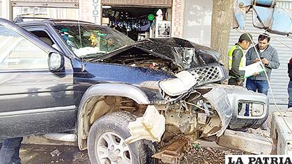 Vagoneta presenta daños materiales de consideración tras el accidente /LA PATRIA