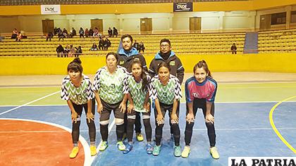 La representación de Quiroziñhos tuvo un buen debut en Damas
/Carla Herrera - LA PATRIA
