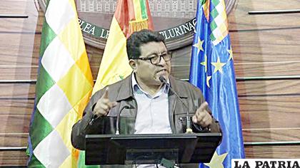 El legislador Efraín Chambi invitó a exdirigentes del MAS a una reunión /CÁMARA DE SENADORES