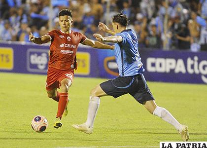 Diego Hoyos de Guabirá intenta dominar el balón /APG
