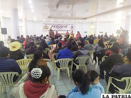 Los congresos para elegir nuevos dirigentes vecinales deben suspenderse hasta después del 3 de mayo /FACEBOOK