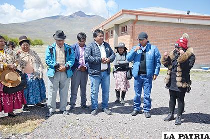 Alcalde de Coipasa y comunarios piden que se concrete la industrialización en Coipasa /LA PATRIA