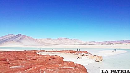 Zona de exploración de agua en salar de Atacama
