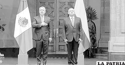 Andrés Manuel López Obrador junto a Iván Duque /EFE