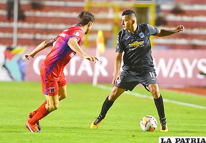 Flores con el balón, fue autor del primer gol de la 