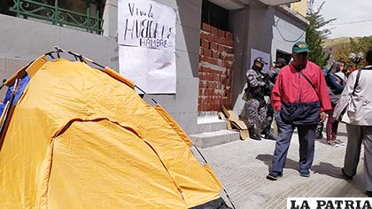 Diez vecinos están en huelga de hambre /LA PATRIA
