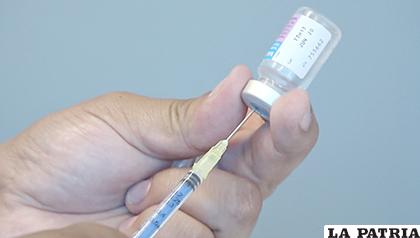 Aníbal Cruz, garantizó la vacuna contra la influenza
/ABI