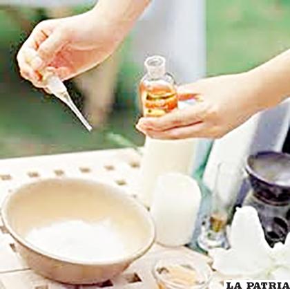 También se puede usar aceite de coco para pieles sensibles
 /4.bp.blogspot.com