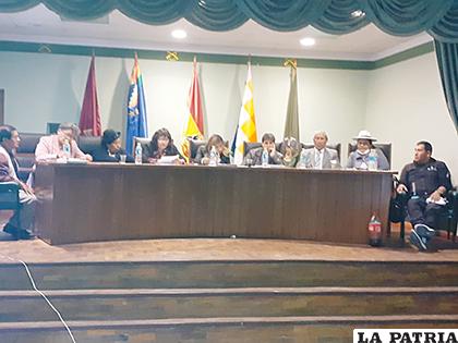 La sesión se hizo en ambientes de la Policía 
/Concejo Municipal