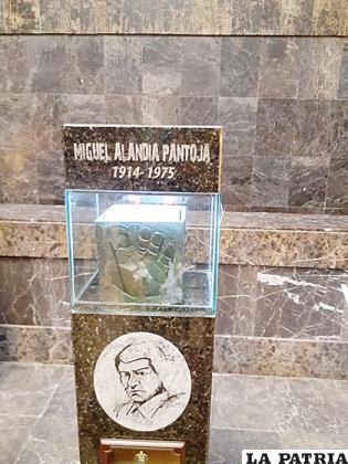 Restos de Miguel Alandia Pantoja en el Museo de la Revolución /Sider Castro