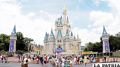 Disney, cerrará sus puertas por un mes /DISNEY