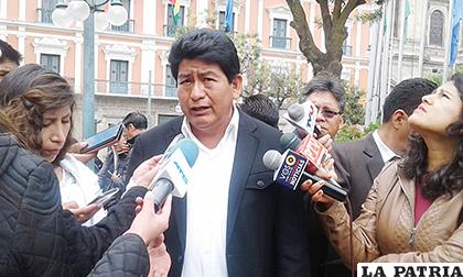 Diputado del MAS, ?dgar Montaño planteó la ley corta de emergencia
/URGENTE.BO