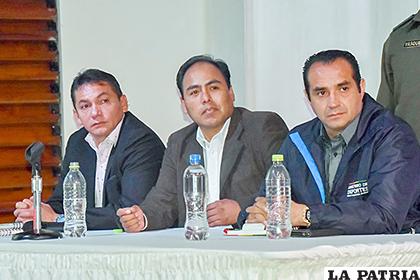 Milton Navarro, (centro) ministro de Deportes /ministerio de Deportes
