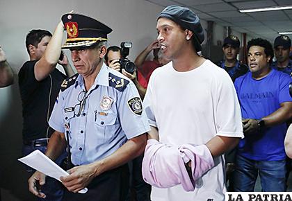 Ronaldinho ya tiene una semana de reclusión en Paraguay /critica.com

