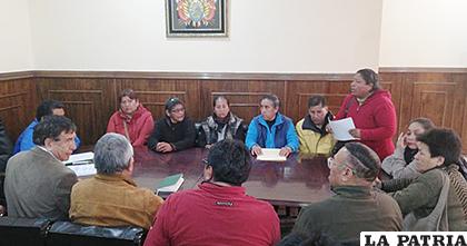 Reunión entre vecinos del D-4 concluye levantamiento de movilizaciones en el Hospital Oruro Corea /Gador
