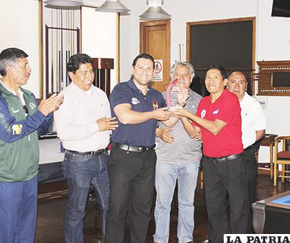 La organización entregó una distinción especial al Club de la Unión /Carla Herrera LA PATRIA