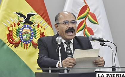El ministro de Salud, Aníbal Cruz, durante una conferencia de prensa /APG