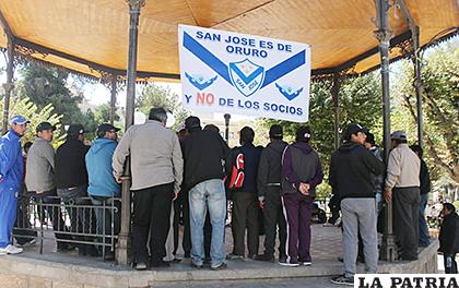 Los problemas siguen y suman, y la preocupación en la hinchada crece /Carla Herrera /LA PATRIA
