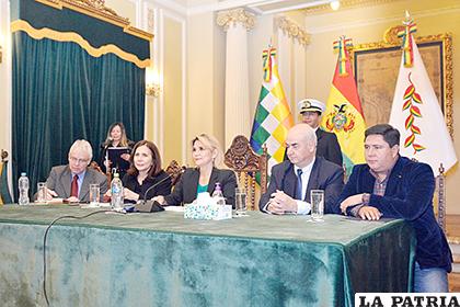Jeanine Áñez en reunión con los representantes de los empresarios privados del país /ABI
