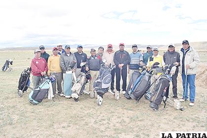 Golfistas que son parte del campeonato /LA PATRIA /ARCHIVO