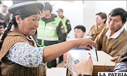 La elección boliviana del 20 de octubre de 2020 estuvo atravesada por denuncias de fraude /JORGE BERNAL /AFP
