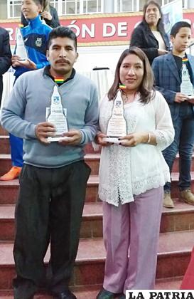 Villcarani recibió el Faro de Plata
