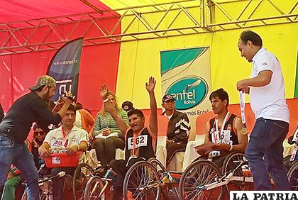 En el podio, primero en la carrera 10K
