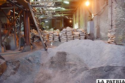 El mineral acopiado se llevará a la metalúrgica de Vinto /LA PATRIA