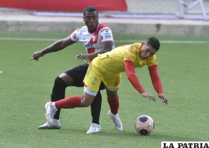 El partido ante Palmaflor terminó en favor de Always Ready 2-1 /APG
