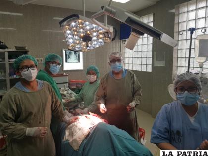 Equipo médico que trabajó en la primera cirugía a corazón abierto en Oruro /Gastón Pinaya