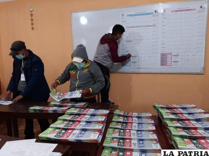 El conteo de votos al final de la jornada se realiza de manera pública /LA PATRIA