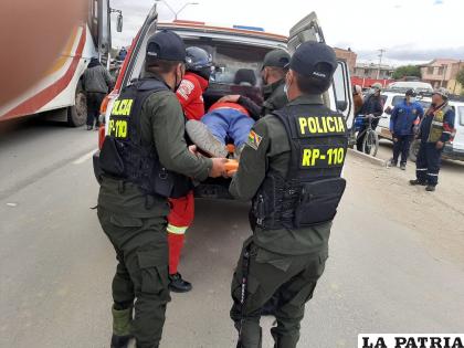 Uniformados del “verde olivo” evacúan al conductor hasta un nosocomio /LA PATRIA