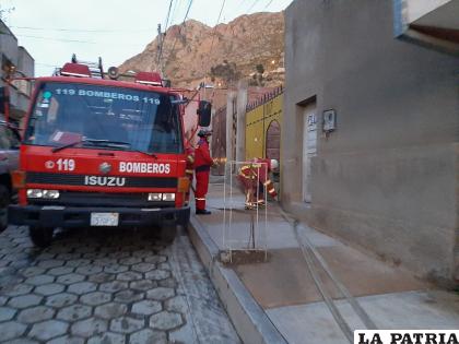 Personal de Bomberos logró controlar el incendio /LA PATRIA
