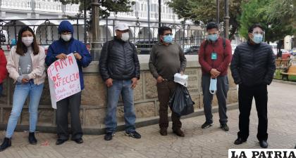Voluntarios de la campaña para el uso del barbijo /LA PATRA