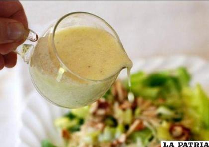 ADEREZOS DE YOGURT CON MOSTAZA Y MIEL