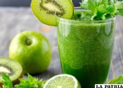 DETOX DE MANZANA, KIWY Y PEREJIL