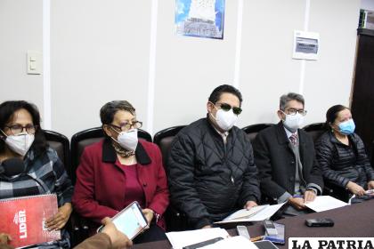 CNS de Oruro prevé vacunar a 2 mil asegurados en 6 meses /LA PATRIA