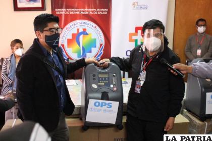 Entrega de los concentradores de oxígeno portátiles para pacientes Covid-19 /LA PATRIA