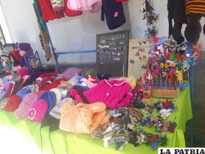 Varios productos fueron puestos a la venta para el público orureño /LA PATRIA