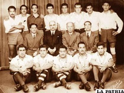 Una foto de San José en la época de los 50, donde se puede apreciar a algunos de los dirigentes fundadores